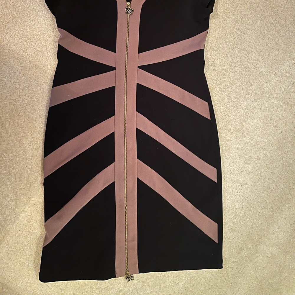 Dress - Picture 8 of 8